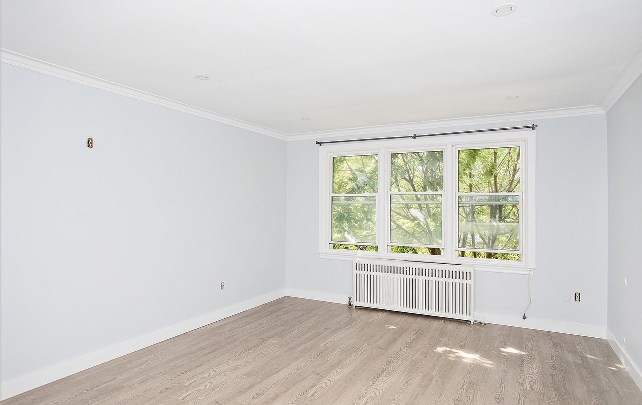2-9 Oaklawn Gdns. - Photo 3 of 15