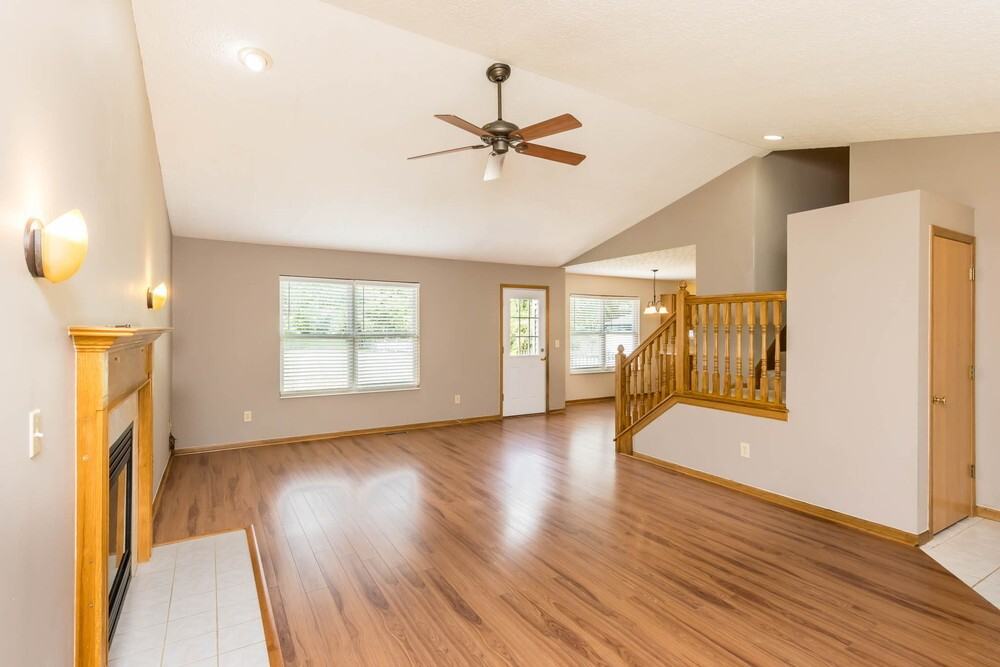 1032 Pebble Brook Dr - Photo 7 of 37
