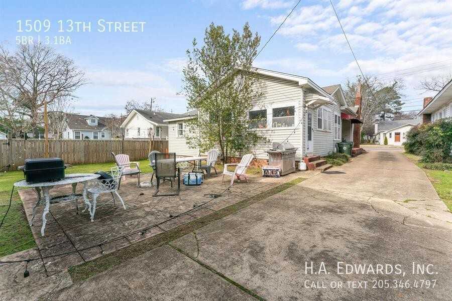 1509 13th St - Photo 3 of 45