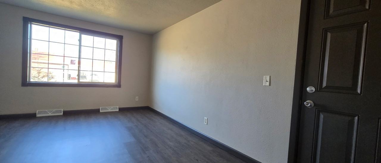 1820 Oak St #2 - Photo 3 of 9