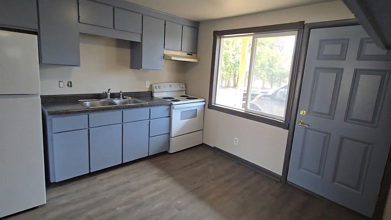 1820 Oak St #2 - Photo 5 of 9