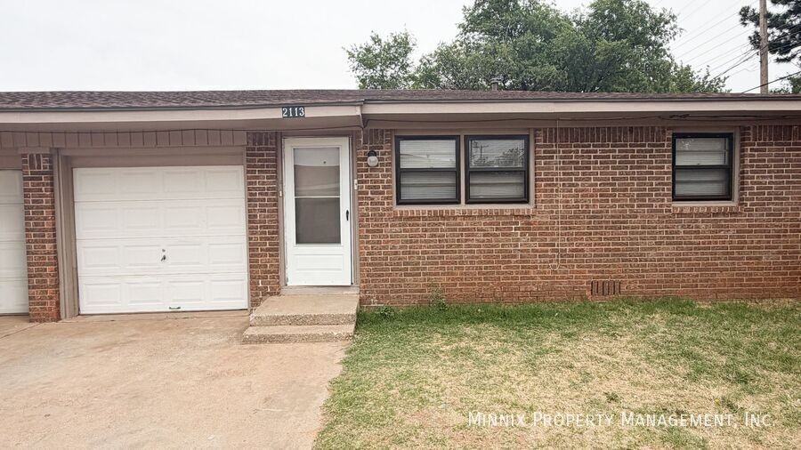 2113 S Loop 289 #B - Photo 2 of 13