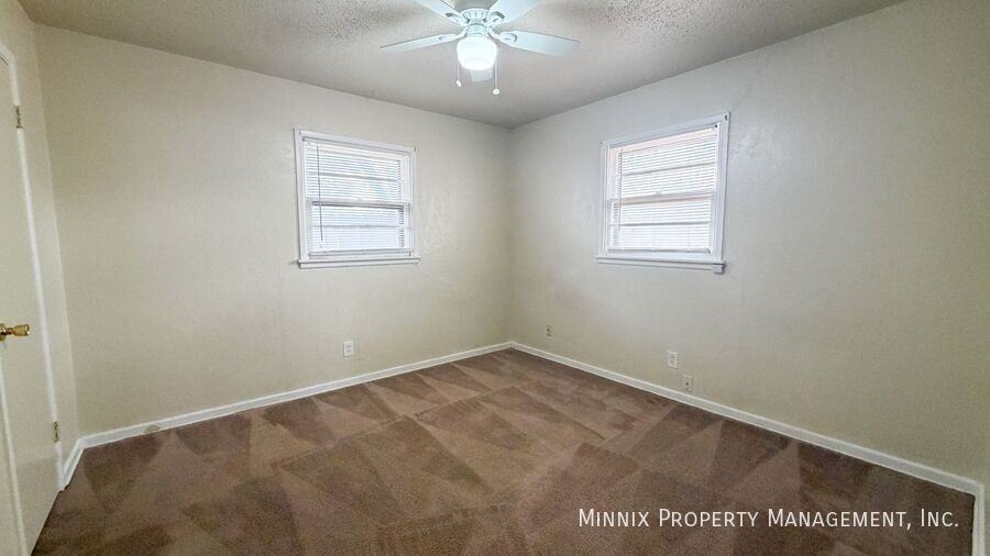 2113 S Loop 289 #B - Photo 7 of 13