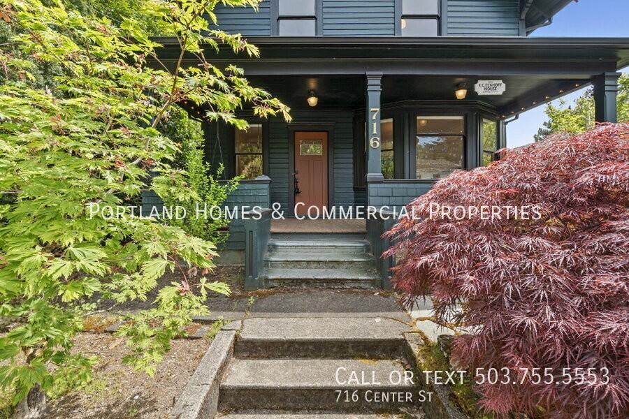 716 Center St - Photo 3 of 32