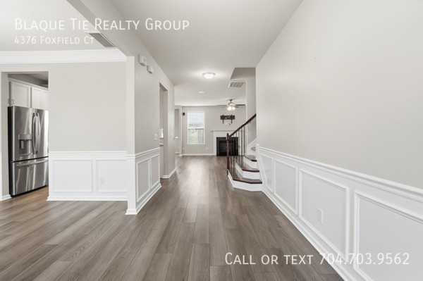 4376 Foxfield Ct - Photo 4 of 44