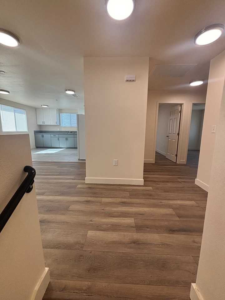 1832 West 48th Street - Photo 4 of 24