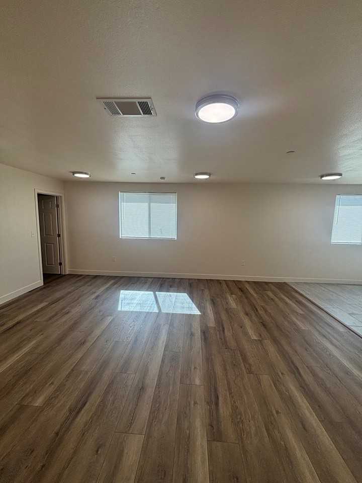 1832 West 48th Street - Photo 5 of 24