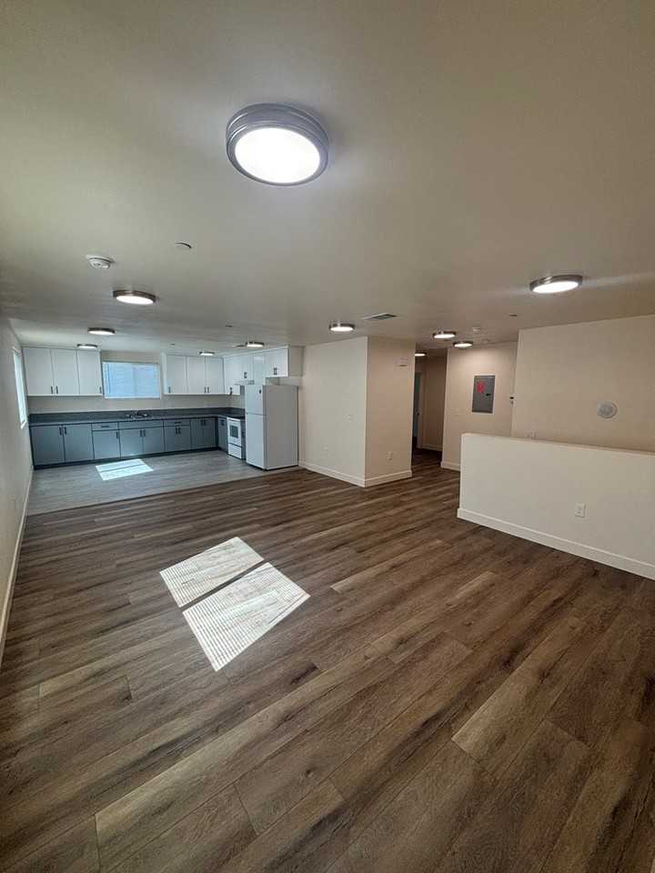 1832 West 48th Street - Photo 7 of 24