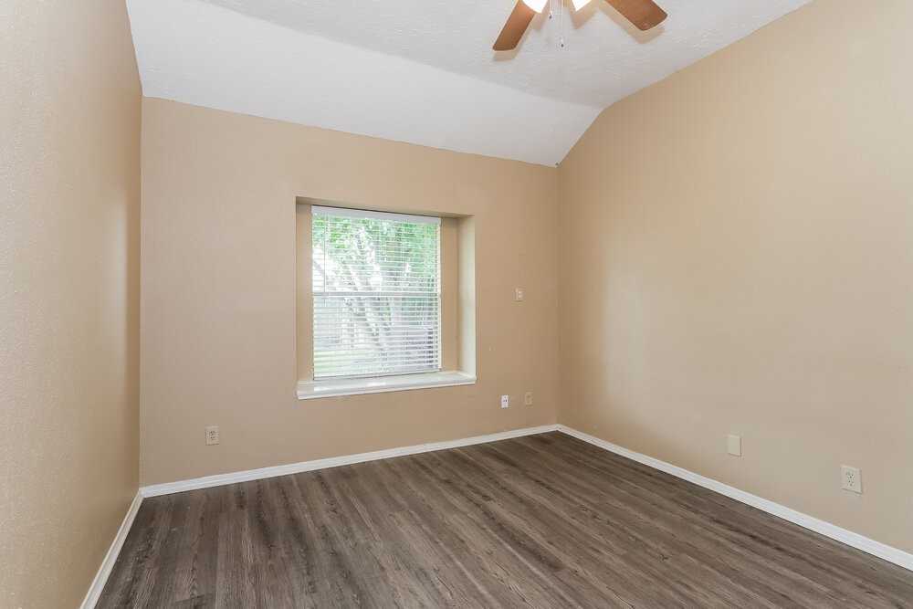 6042 Beaconridge Dr - Photo 7 of 17