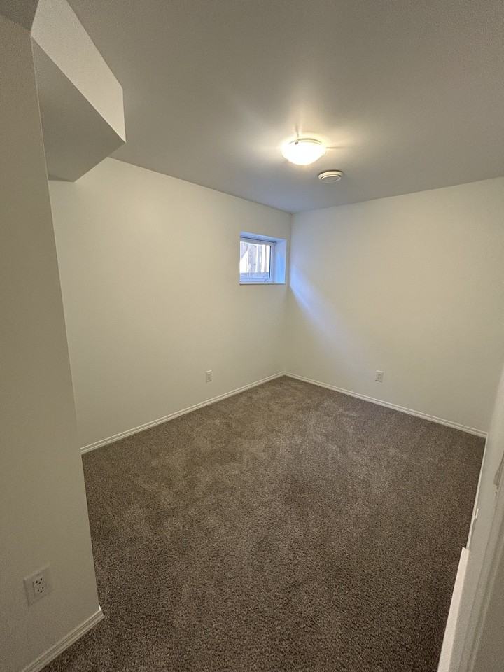 11354 53 St Nw - Photo 7 of 12