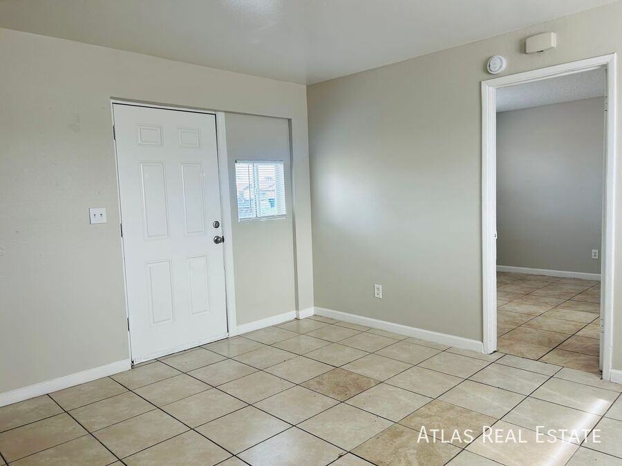 755 E Millett Ave #A - Photo 3 of 13