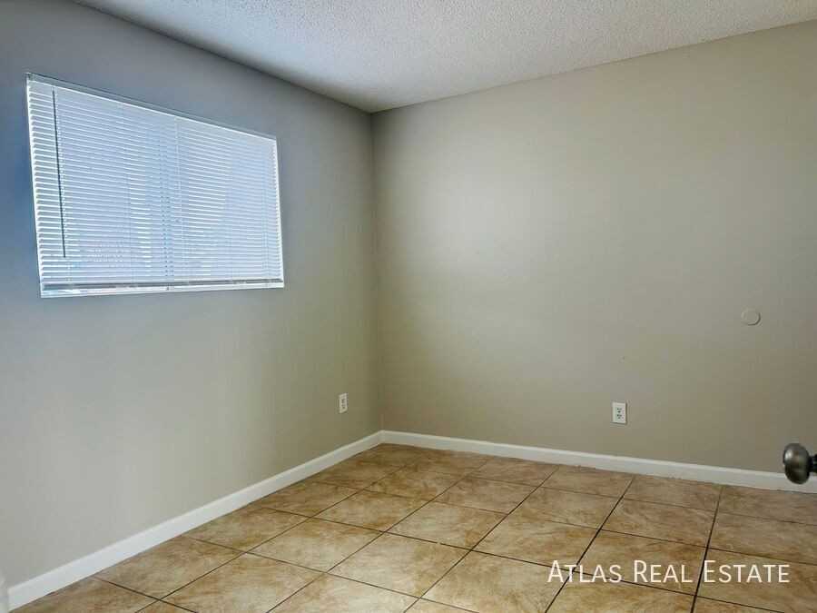 755 E Millett Ave #A - Photo 4 of 13