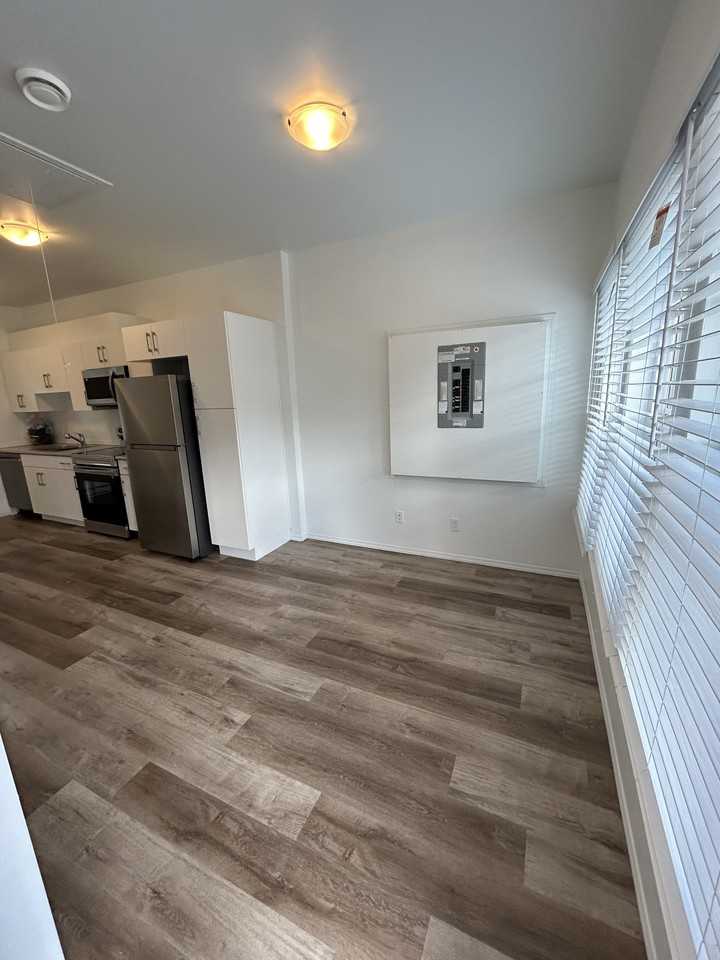 11947 56 St Nw - Photo 2 of 9