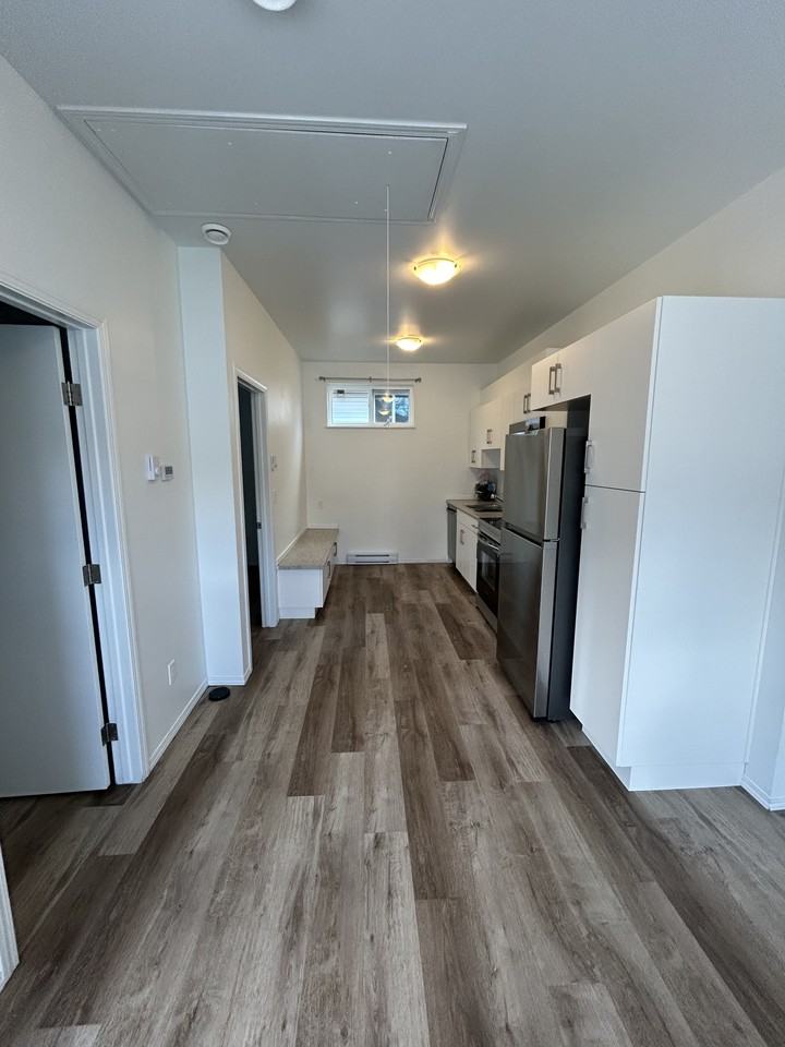 11947 56 St Nw - Photo 3 of 9