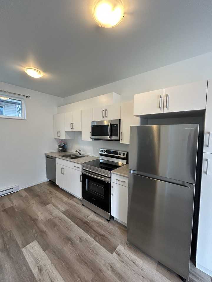 11947 56 St Nw - Photo 4 of 9