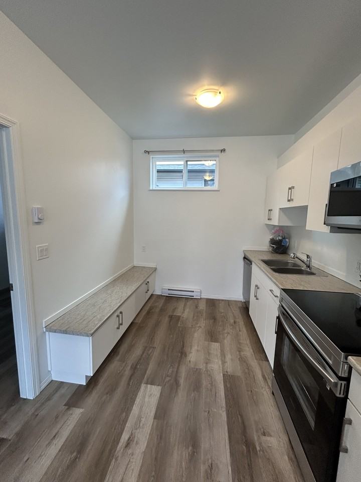 11947 56 St Nw - Photo 5 of 9