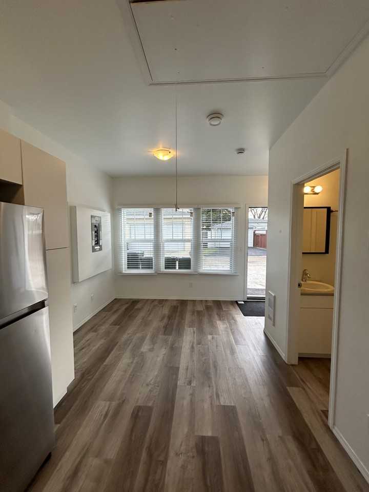 11947 56 St Nw - Photo 6 of 9