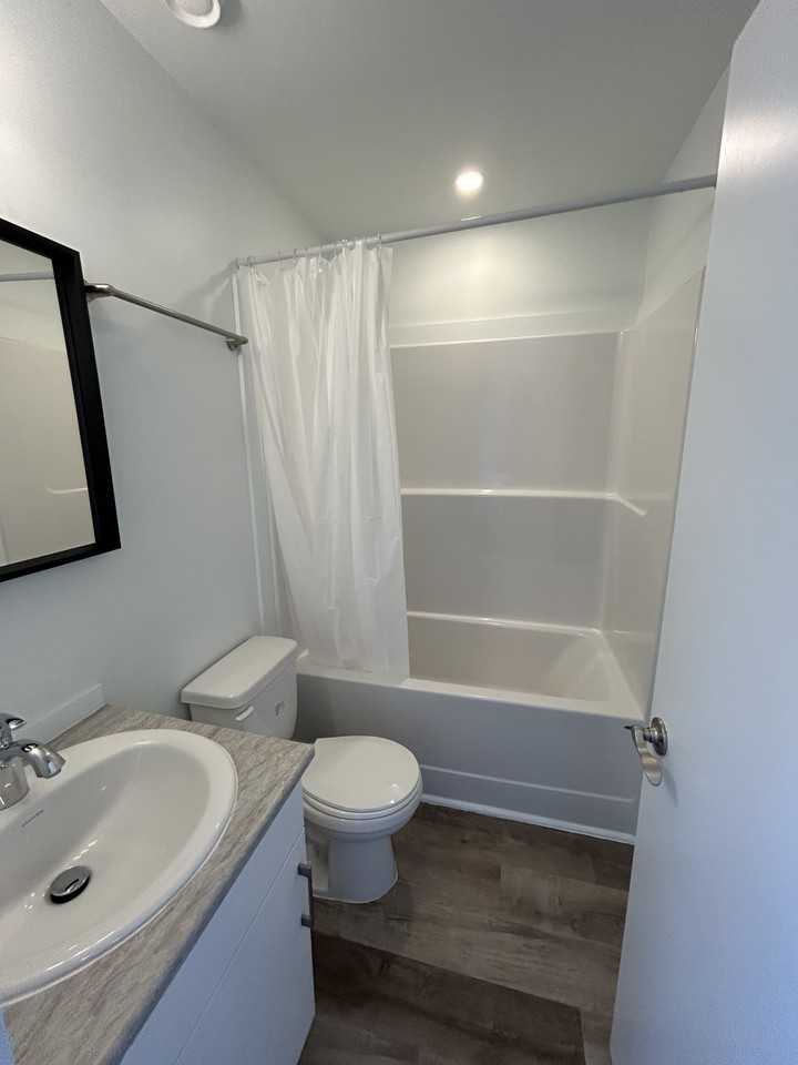 11947 56 St Nw - Photo 7 of 9