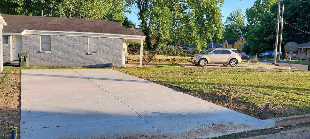 2565 Peres Ave - Photo 2 of 18