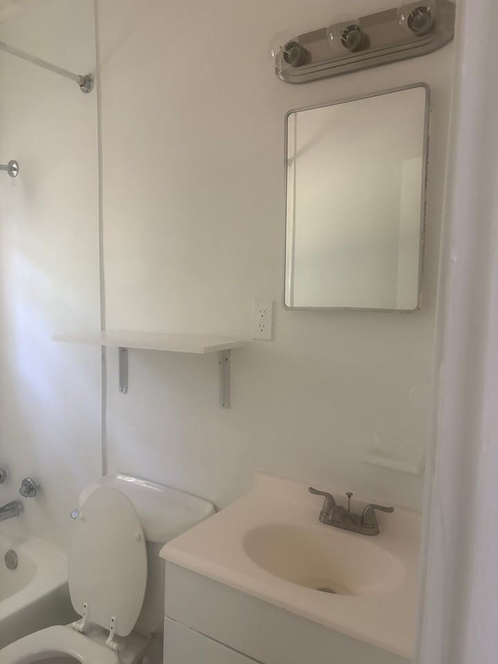 2565 Peres Ave - Photo 3 of 18