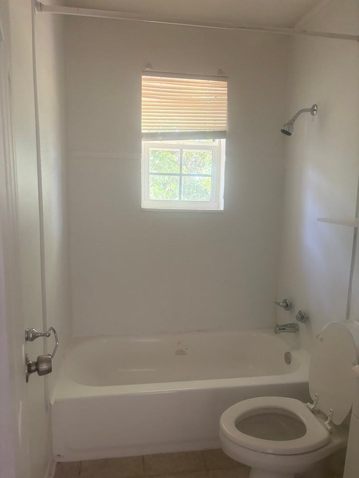 2565 Peres Ave - Photo 4 of 18