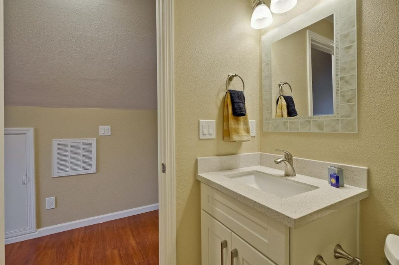 960 S 6th St #1 - Photo 3 of 4