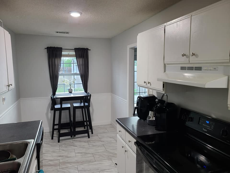 132 Sussex Dr - Photo 5 of 14