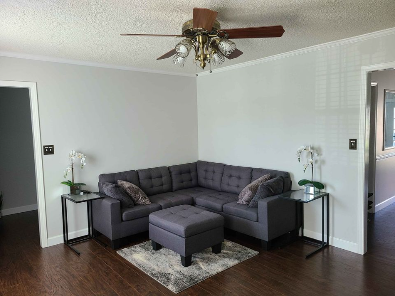 132 Sussex Dr - Photo 6 of 14