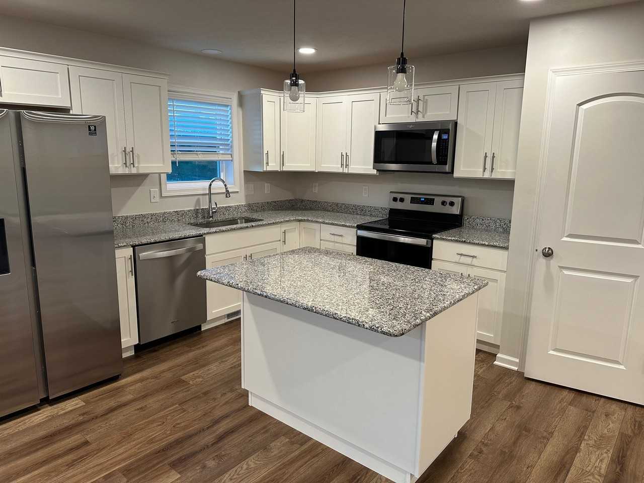 141 Caymus Dr - Photo 4 of 16