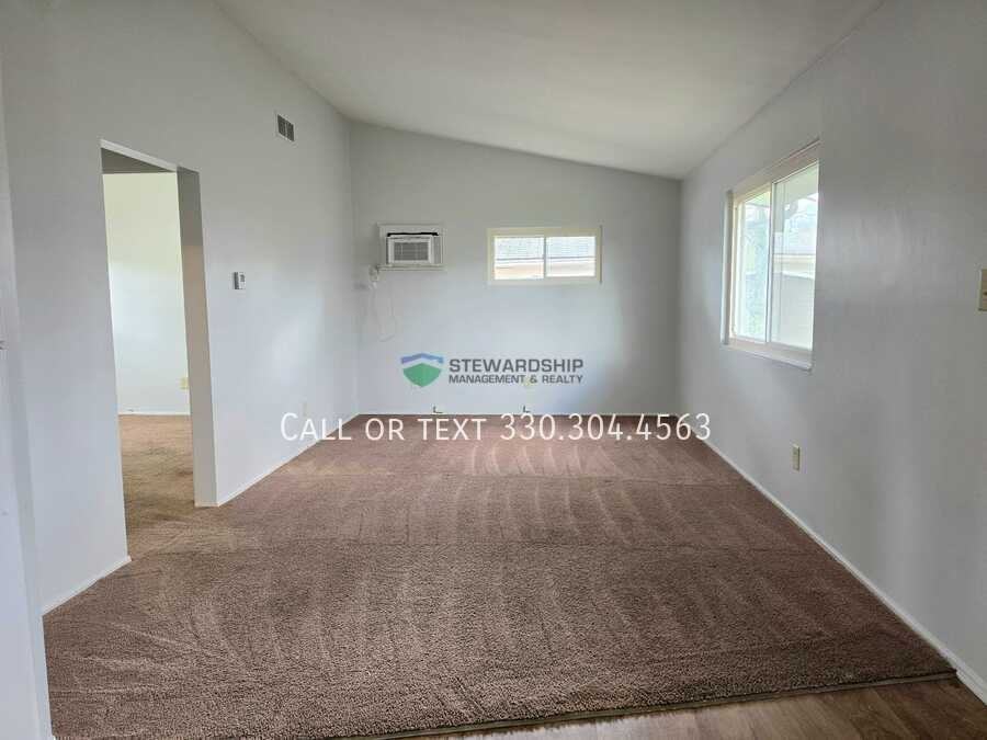 1442 Virginia Ave - Photo 3 of 18