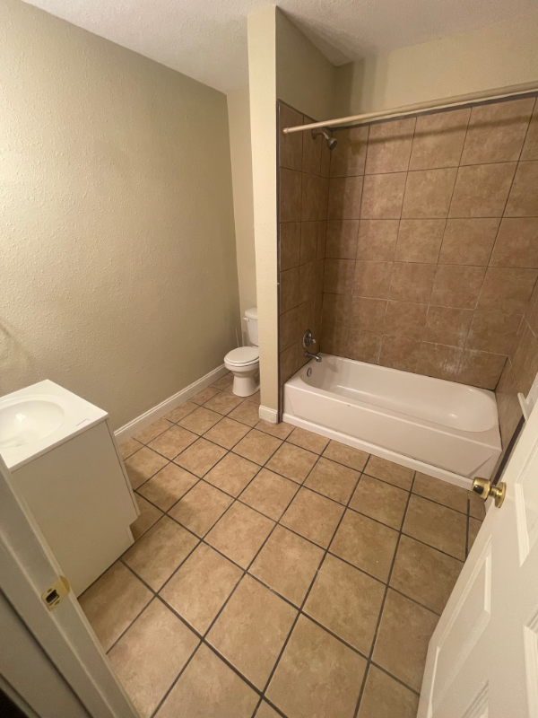 826 E Linwood Blvd - Photo 6 of 25