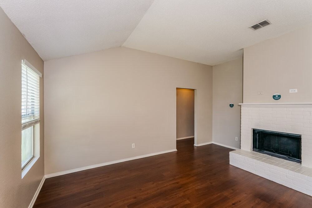 317 Taylor St - Photo 4 of 21