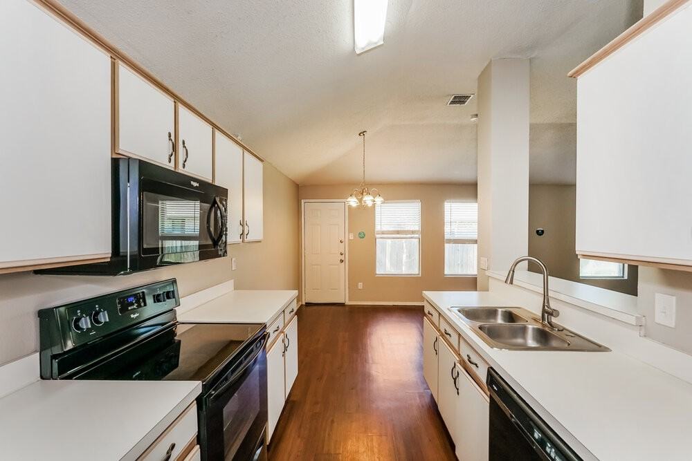 317 Taylor St - Photo 6 of 21