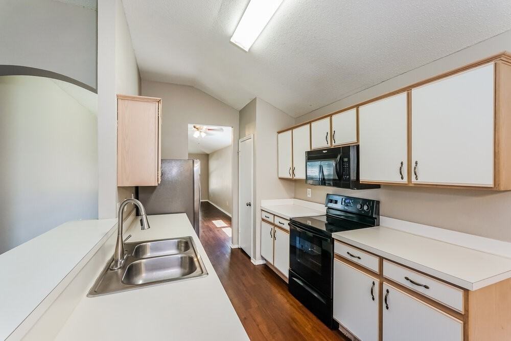 317 Taylor St - Photo 7 of 21