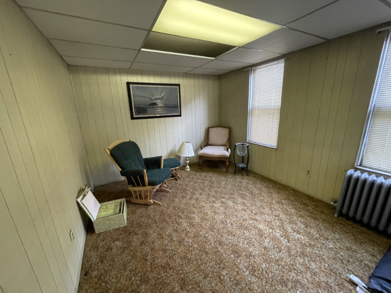 409 Larimer Ave - Photo 3 of 13