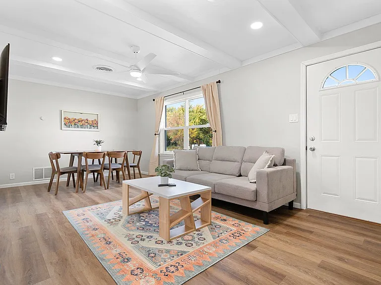 621 Cook St - Photo 5 of 33