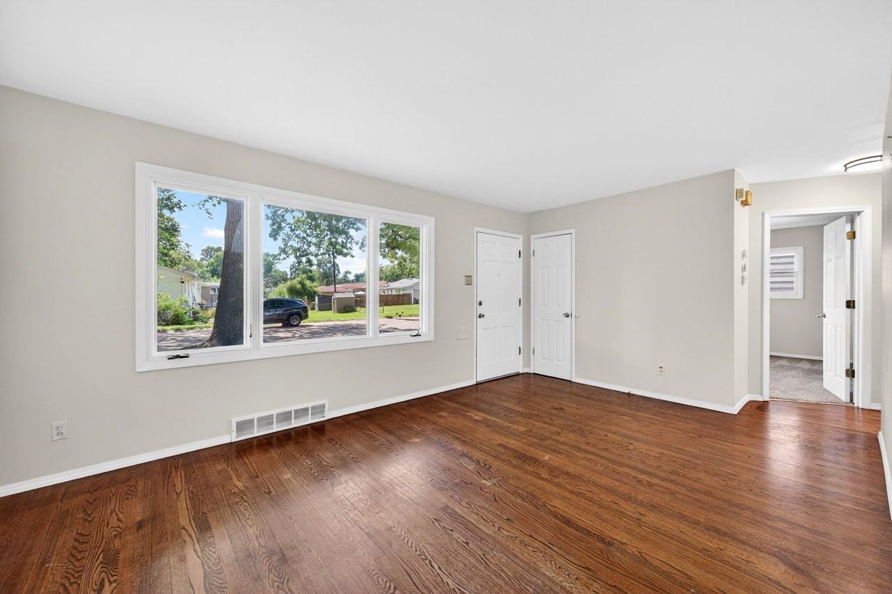 3945 Crosby Dr - Photo 4 of 19