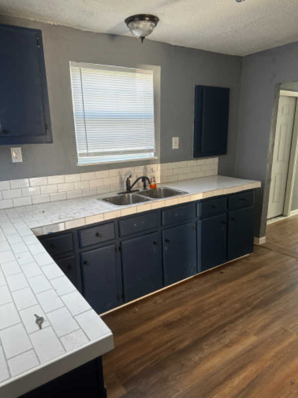 709 S Broadway Ave - Photo 2 of 8