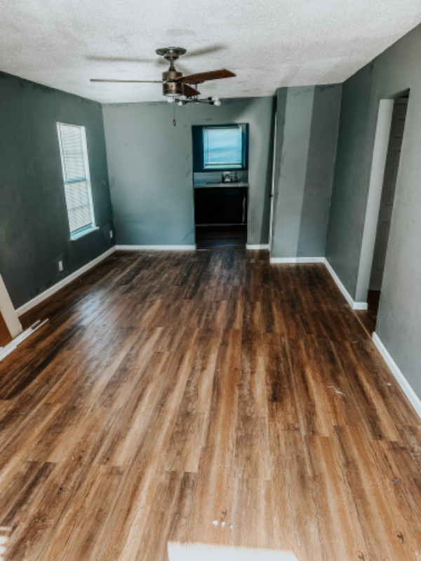709 S Broadway Ave - Photo 3 of 8