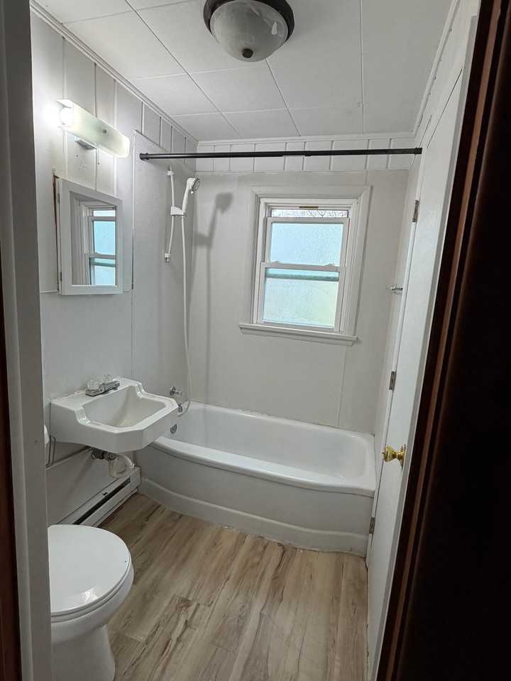 922 1/2 Terry Ave - Photo 6 of 11