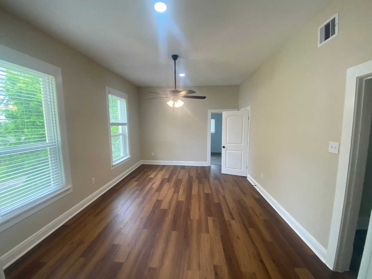 2065 Broadway St - Photo 5 of 11