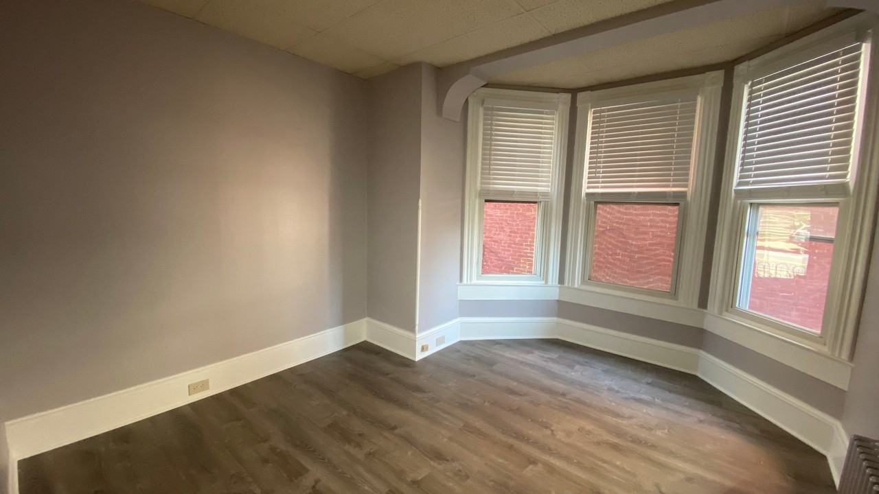 332 W Lemon St #1 - Photo 4 of 18