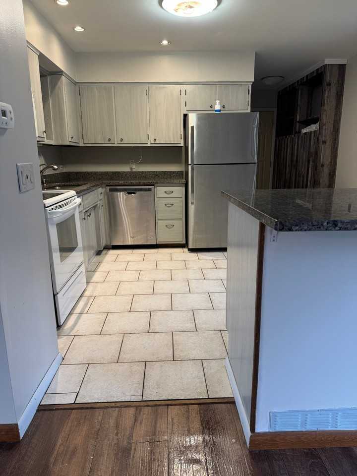 7118 N Bull Creek Rd - Photo 4 of 20