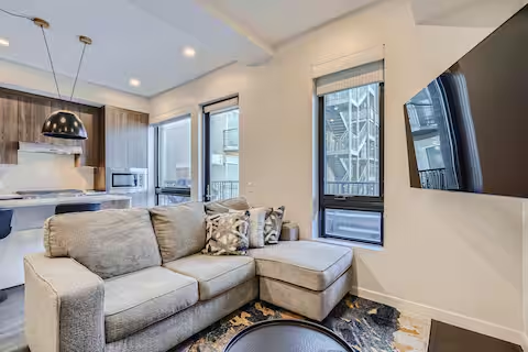 1908 W 33rd Ave #207 - Photo 5 of 12