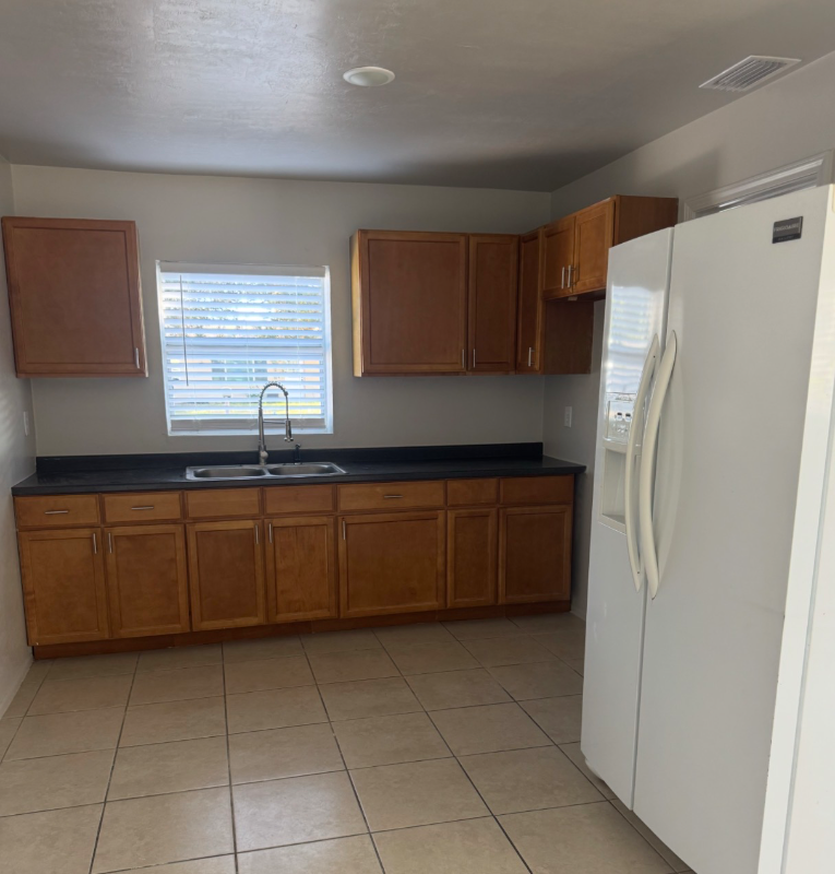 8257 Beacon Blvd - Photo 2 of 6