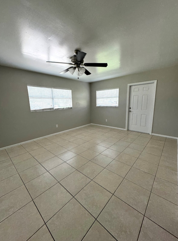 8257 Beacon Blvd - Photo 4 of 6