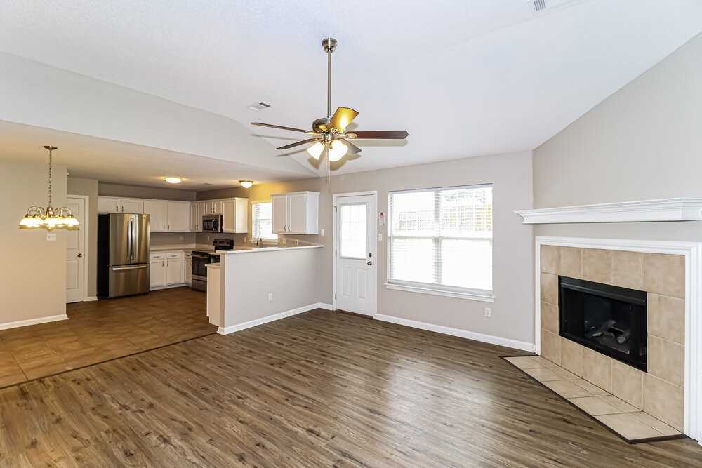 120 Pinewood Dr - Photo 4 of 16