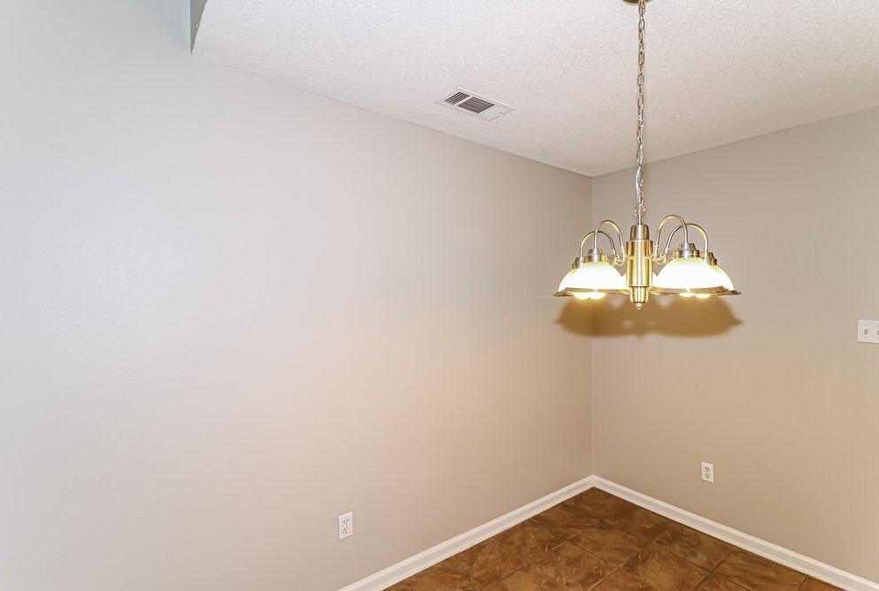 120 Pinewood Dr - Photo 6 of 16