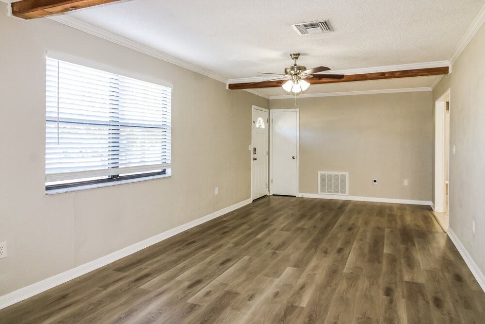 10131 Hayward Rd - Photo 5 of 16