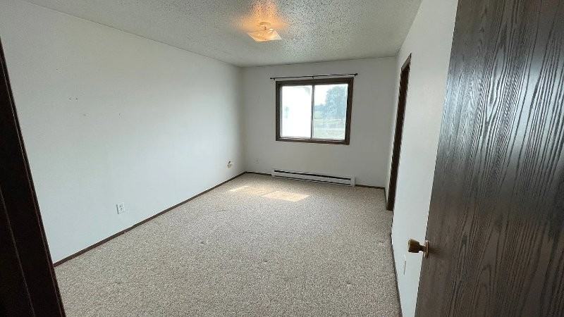 124 8th Ave Se - Photo 2 of 9